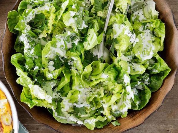 Wenn die heiße Sonne an den Tisch ruft: Warum ist grüner Salat die beste Sommerdiät? Wenn die heiße Sonne an den Tisch ruft: Warum ist grüner Salat die beste Sommerdiät?